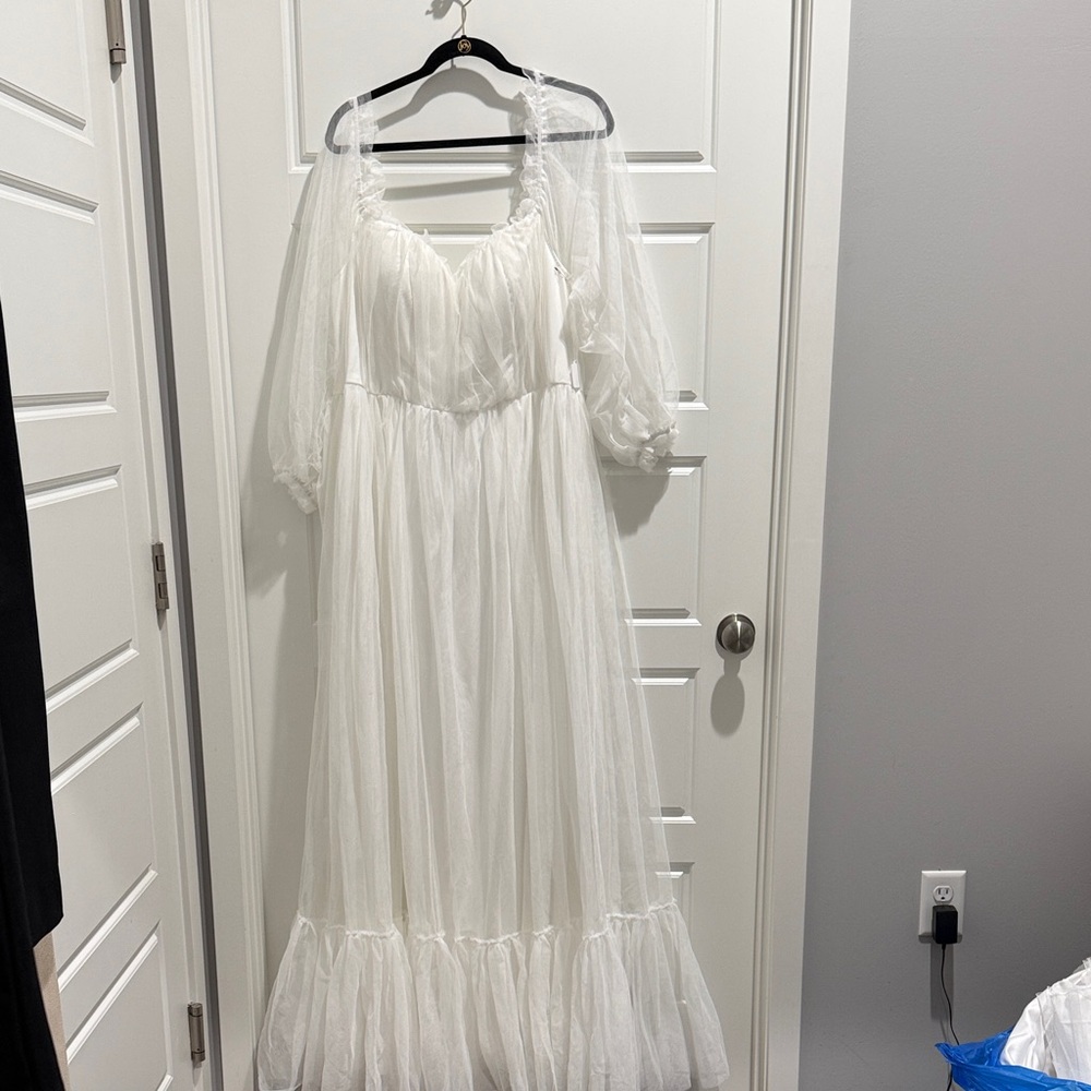 Elegant White Long Sleeve Dress